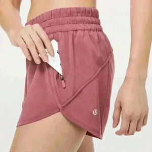 Lululemon Tracker Low Rise lined short size 6
